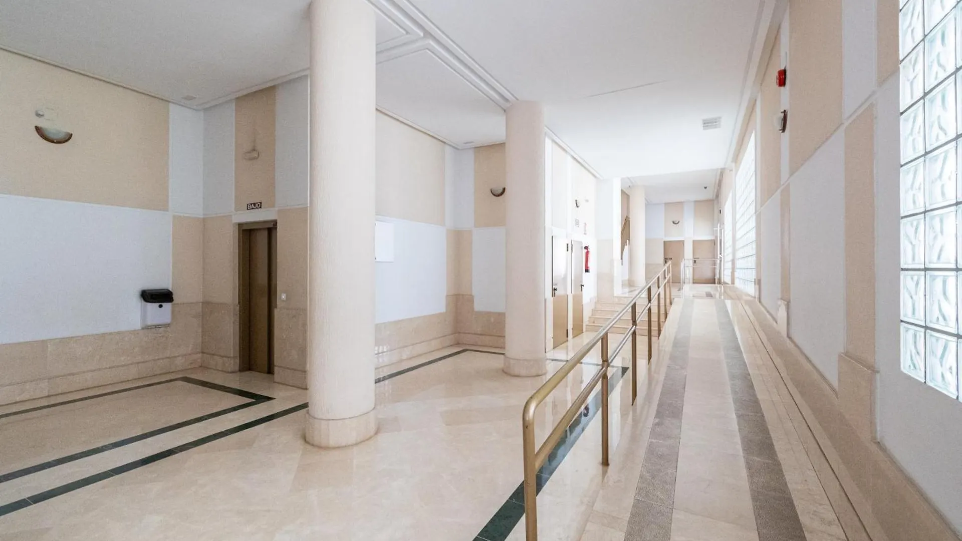 H2M Teatinos Pool & Terrace Apartment Malaga