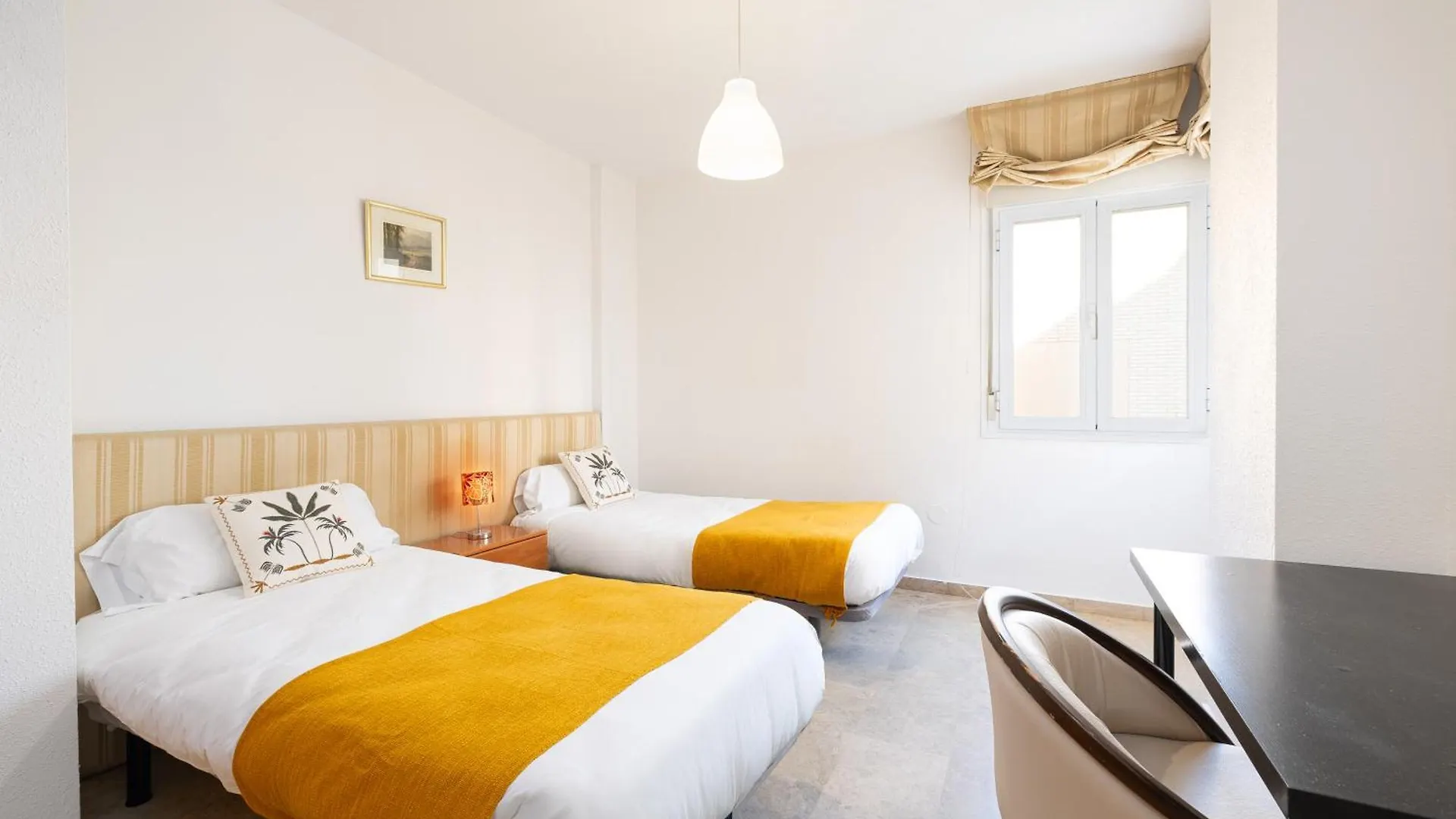 H2M Teatinos Pool & Terrace Apartment Malaga