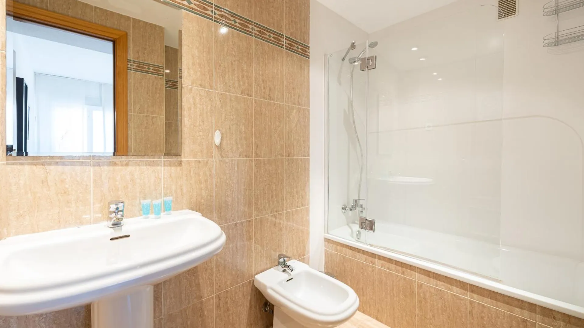H2M Teatinos Pool & Terrace Apartment Malaga