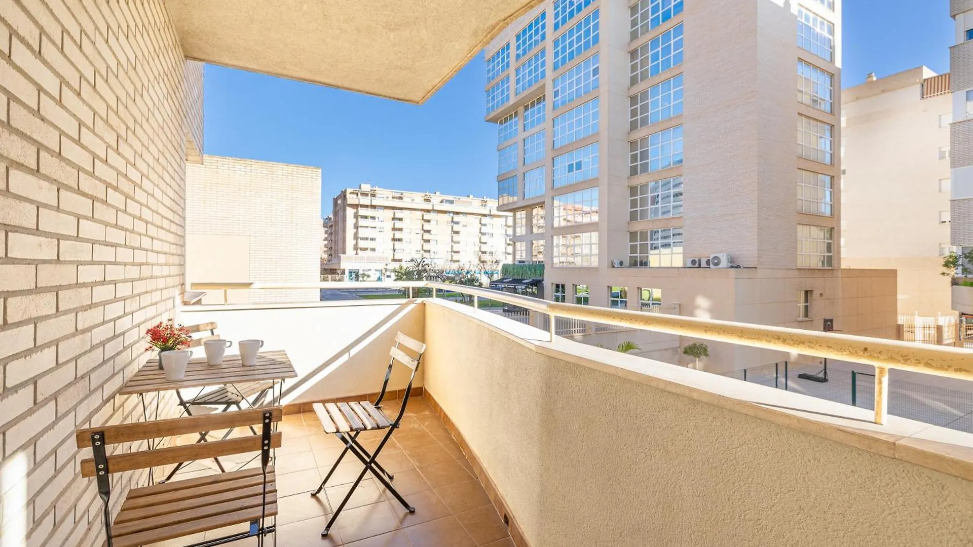 H2M Teatinos Pool & Terrace Apartment Malaga