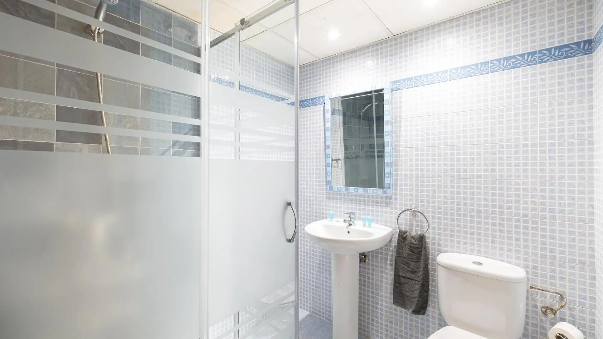 H2M Teatinos Pool & Terrace Apartment Malaga Spain