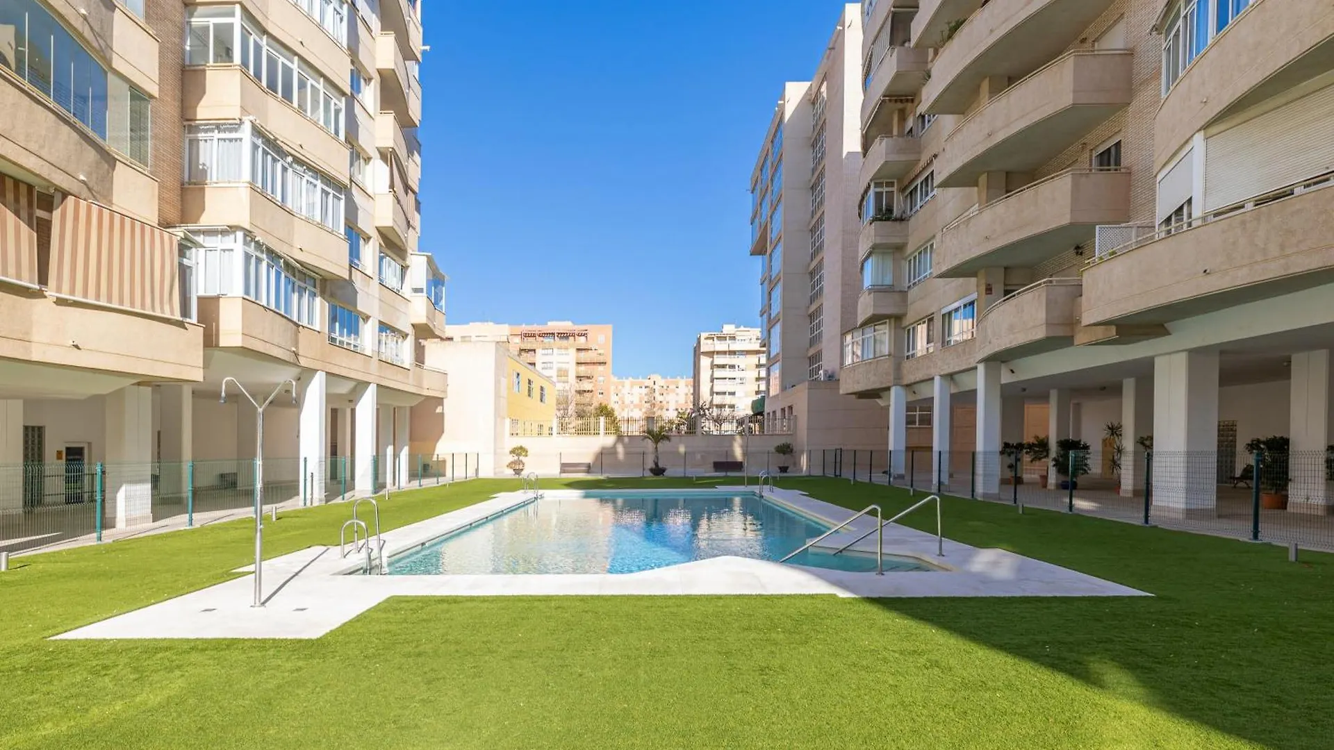 H2M Teatinos Pool & Terrace Apartment Malaga Spain