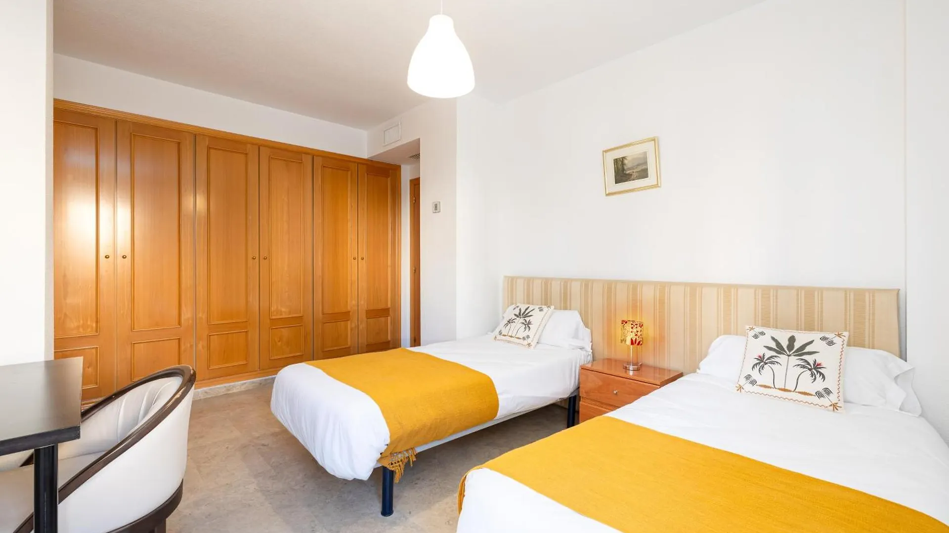 H2M Teatinos Pool & Terrace Apartment Malaga