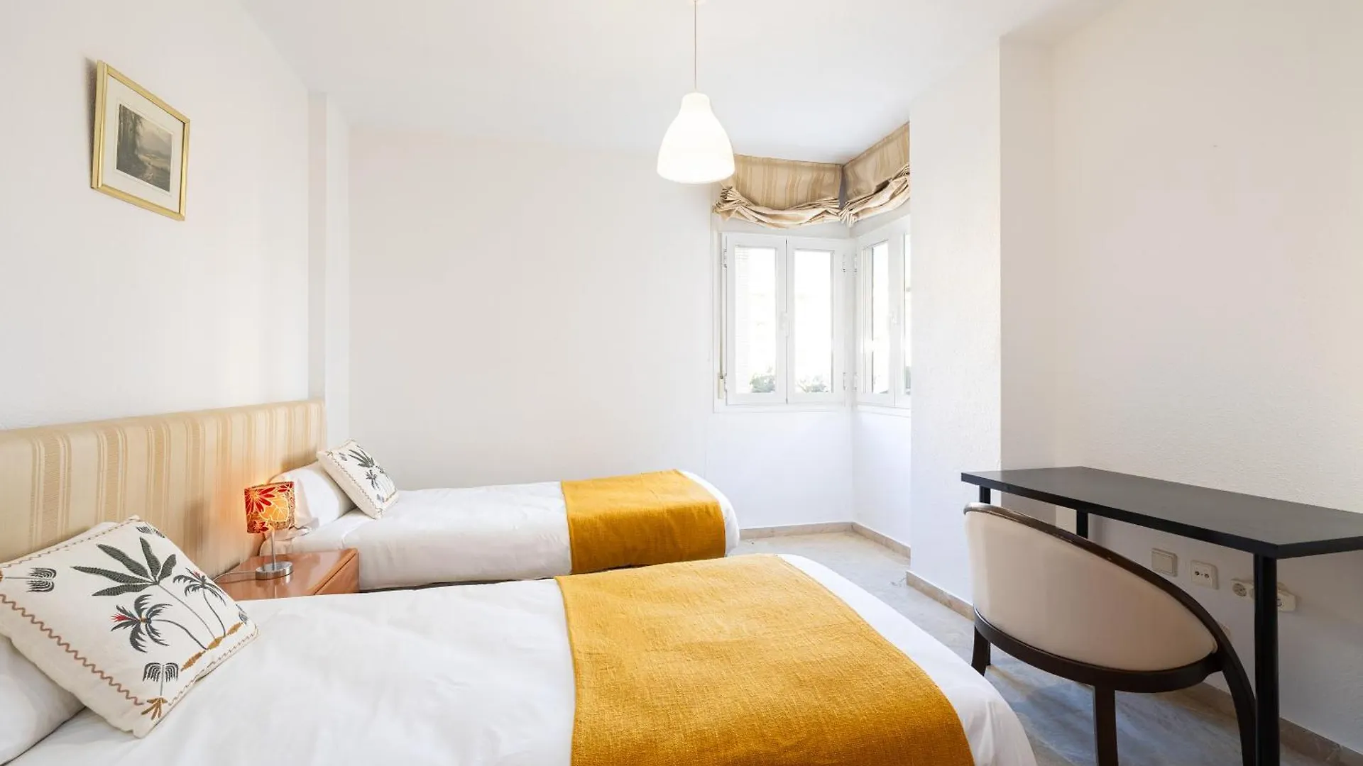 H2M Teatinos Pool & Terrace Apartment Malaga