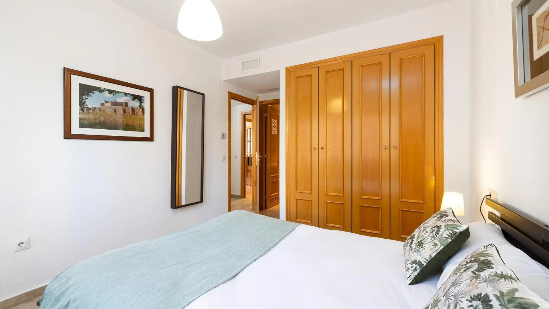 H2M Teatinos Pool & Terrace Apartment Malaga